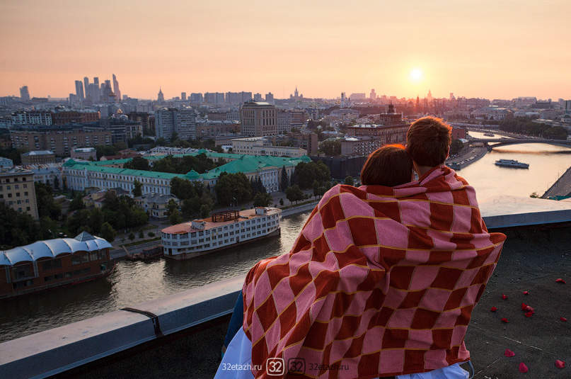 Романтическое свидание на крыше Москвы